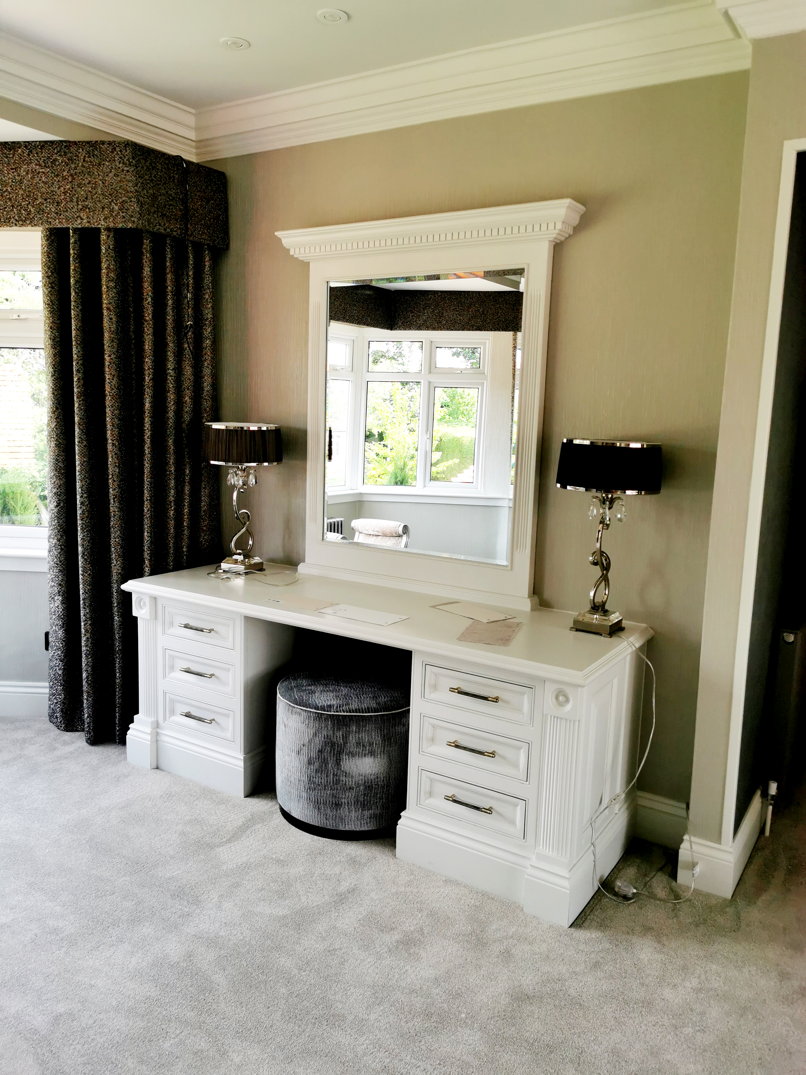 Traditional White Dressing Table with Mirror